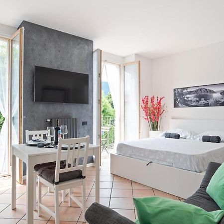 Lake Como Studio With Balcony And Private Parking Ossuccio Zewnętrze zdjęcie