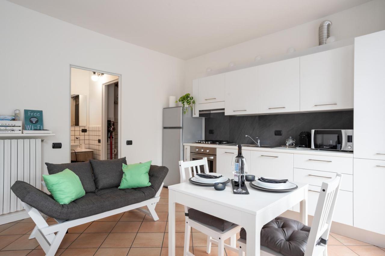 Lake Como Studio With Balcony And Private Parking Ossuccio Zewnętrze zdjęcie