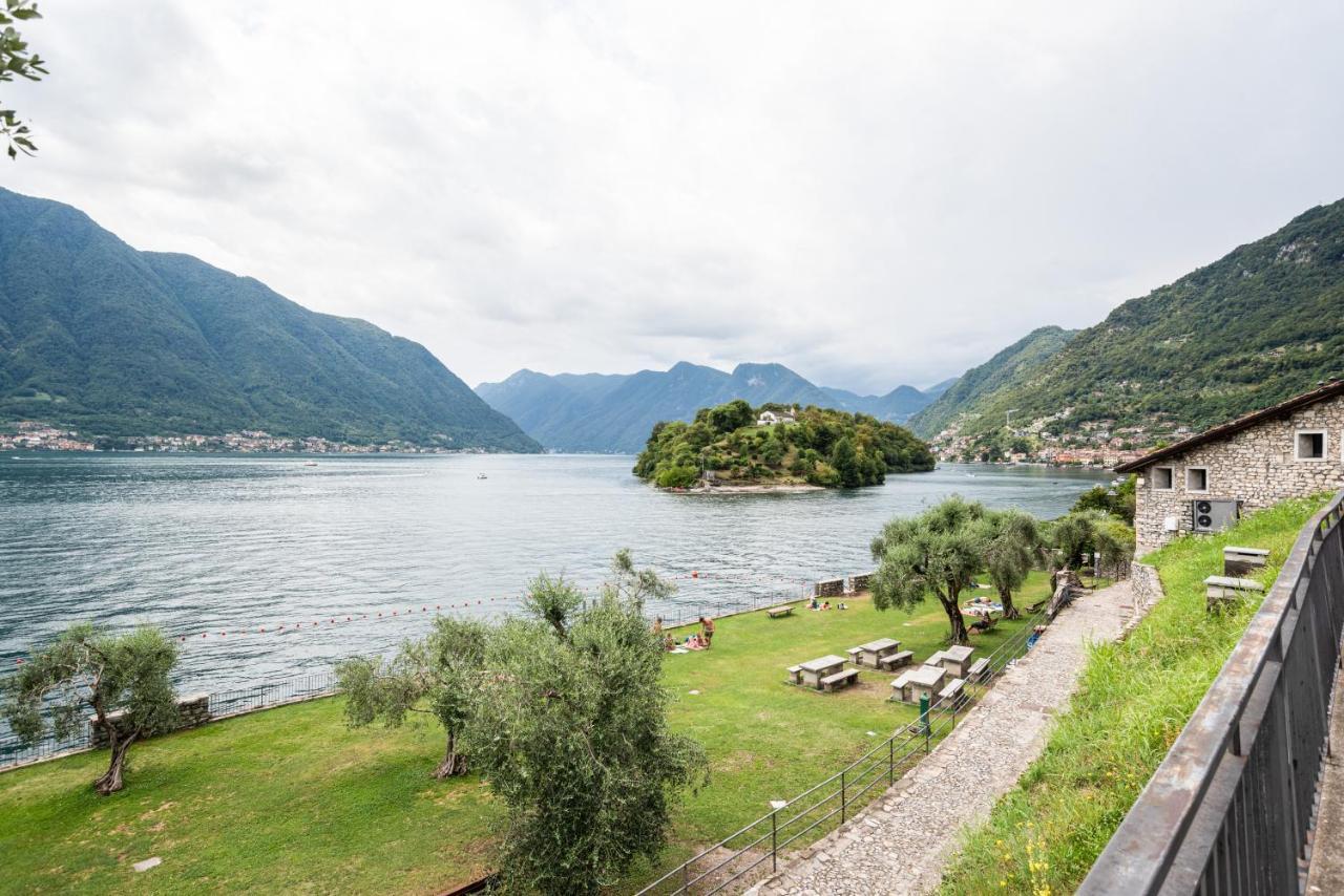 Lake Como Studio With Balcony And Private Parking Ossuccio Zewnętrze zdjęcie