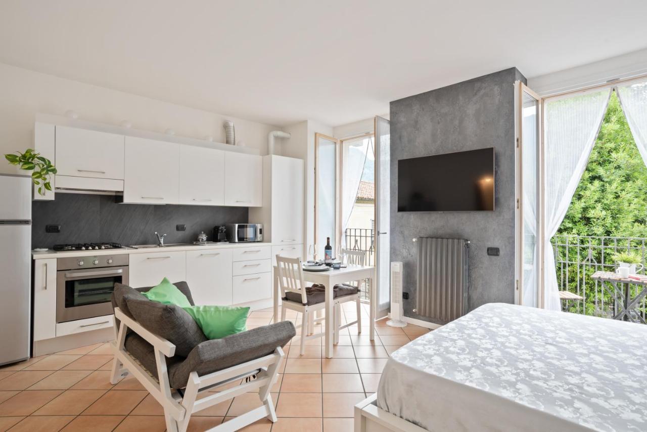 Lake Como Studio With Balcony And Private Parking Ossuccio Zewnętrze zdjęcie